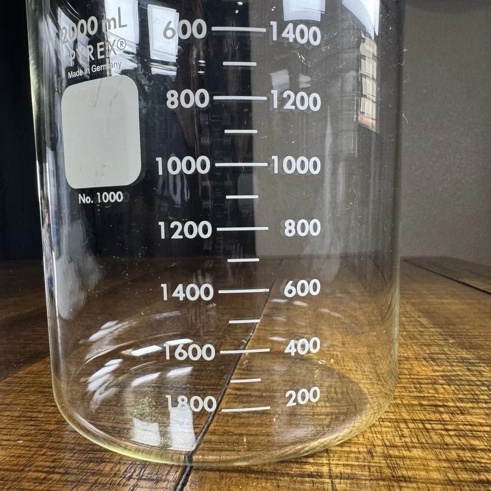 PYREX Glass‎ 2000mL Low Form Dual Scale Graduated Griffin Beaker #1000